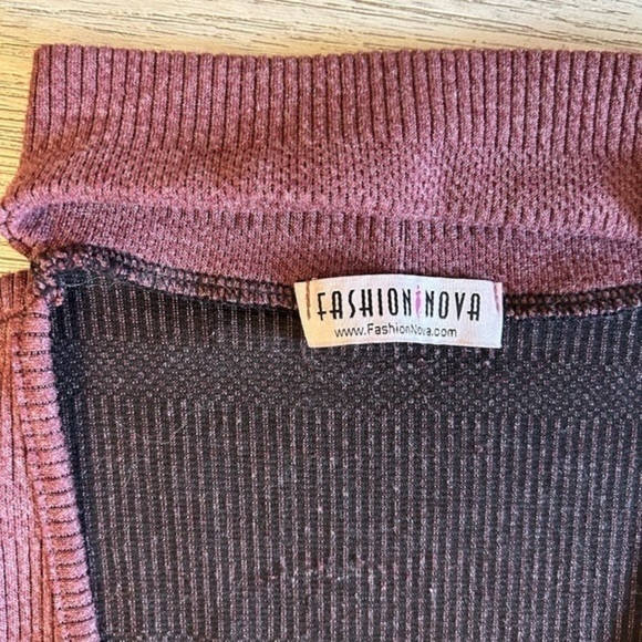 🛍️ 2/$12
FASHION NOVA fitted sleeveless tank style short dress. Euc. Stretch - Picture 3 of 7